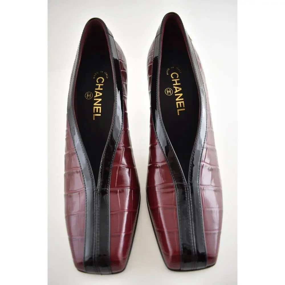 Chanel 26S Blazy Black Burgundy Red Crocodile Croc Embossed CC Heel Pump 39.5